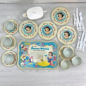 Vintage 1960’s Snow White and Seven Dwarfs metal serving set
